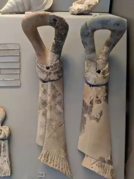 Pairs of sacral knots from Grave IV at Mycenae